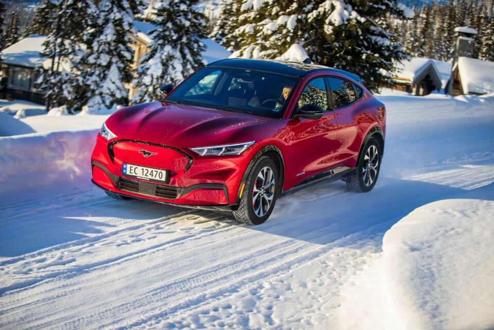 ULIK YTELSE: I Standard Range med AWD går effekten ned fra 351 til 269 hk. Med bakhjulsdrift er effekten for Long Range 294 hk, 269 i Standard Range.