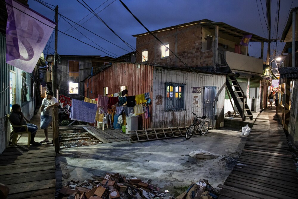 <b>SJEFENS HJEM:</b> Huset til Inês i favelaen Vila Da Barca, er av morkent tre og satt opp på en jordflekk som hvert år under regntiden blir oversvømmet. Likevel var dette en av beste boligene i favelaen. I Belém bor drøyt halvparten av innbyggerne i favelaer.