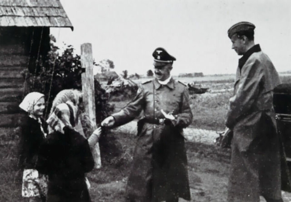 HIMMLER-REISE: Olaf Fermann (t.h.) var SS-sjefen Heinrich Himmlers venn og betrodde. Sammen dro de på tur lengst øst i Europa. Fermann kom hjem som nervevrak.