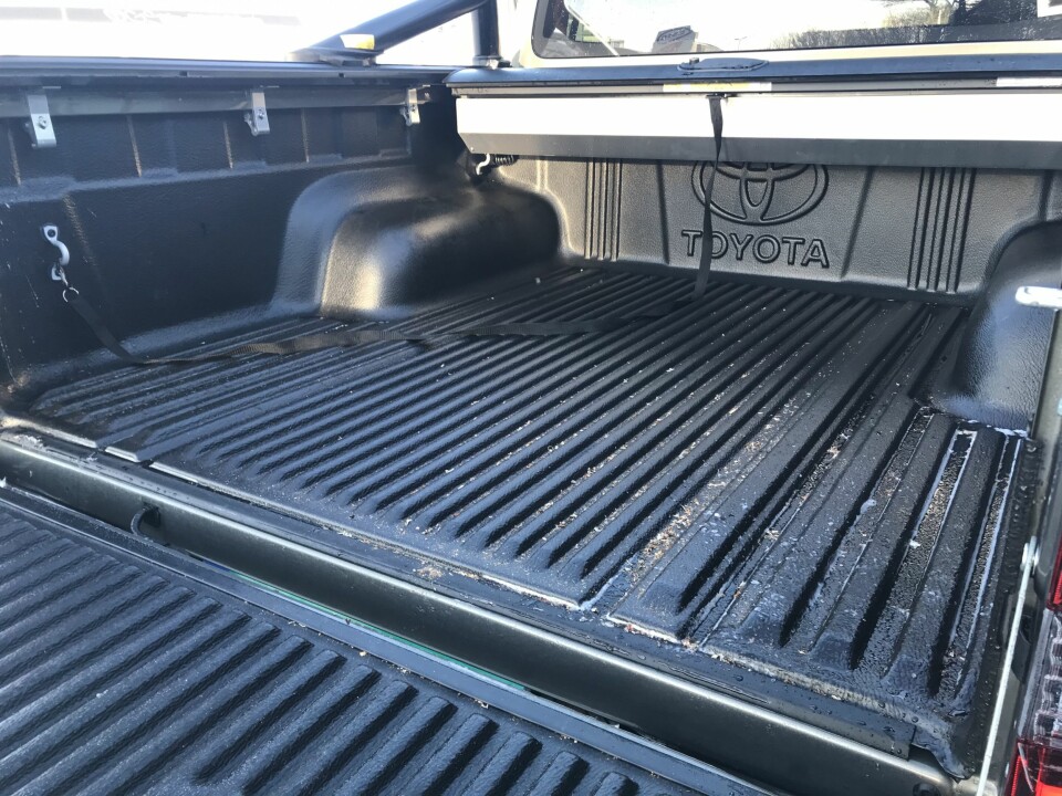 LAST: Planet har fire kroker og kan utstyres med 12V-uutak.