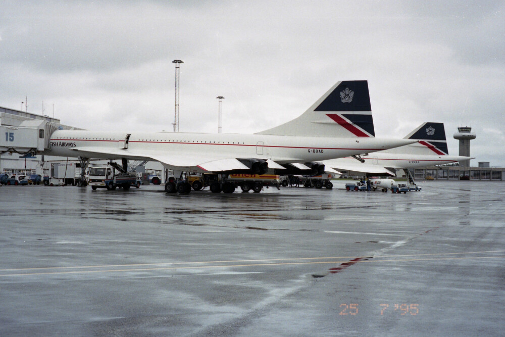 <b>I NORGE:</b> I 1995 landet rekordflyet Concorde Alpha Delta G-BOAD (nærmest) på Sola flyplass sammen med G-BOAC.