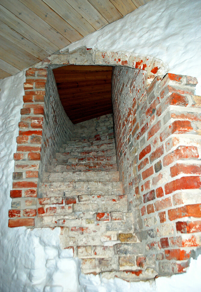 <b>KONGETRAPPEN:</b> De eneste bevarte rester av Christians omgivelser som fange på Sønderborg Slott; trappegangen opp til cella. 