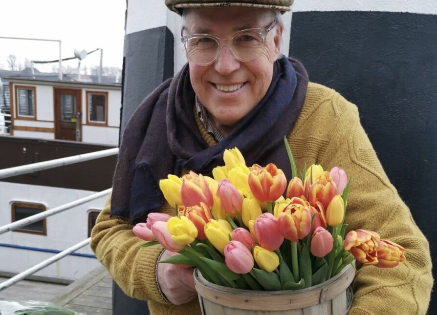 BLOMSTER-FINN: Finn Schjøll er både blomsterdekoratør og TV-personlighet. Han har blant annet vært dommer i TV2-programmet Sommerhytta.