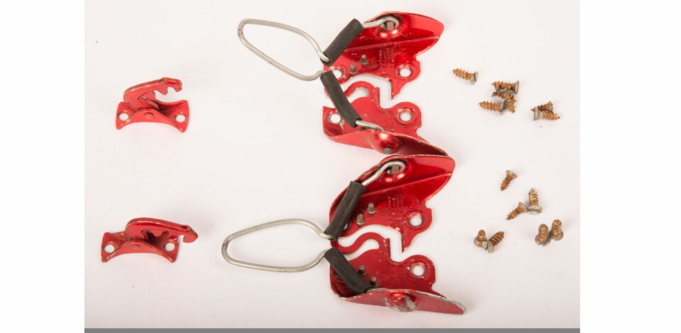 UTGANGSPUNKTET: Metallkonstruksjonen var festet med tre skruer under foten. Bindingen hadde standard bredde mellom vinger på siden − den ene stakk litt lenger ut for å være tilpasset fot- og støvelform. Bernt Otto Hauglin var smartingen som utviklet konseptet i hard konkurranse med internasjonale sportsgiganter.