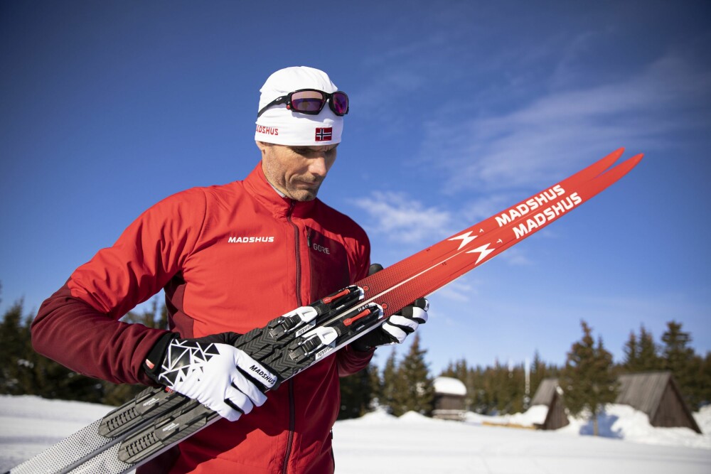 <b>OPPFINNER:</b> Thomas Alsgaard oppdaget at man kunne påvirke skiens egenskaper ved å flytte bindingene, noe som ble mulig gjennom en ny oppfinnelse; NIS-platen som var limt på skien og som bindingen ble festet til. Dermed fant han opp Move-bindingen Rottefella nå har satt i produksjon.