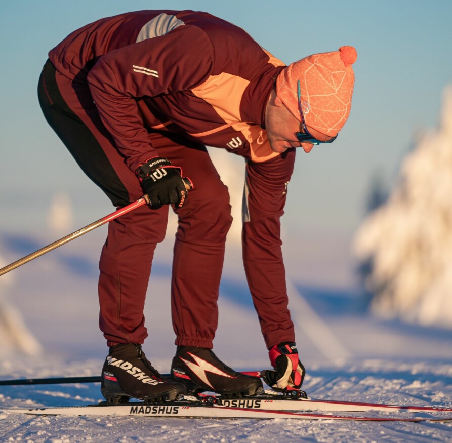 <b>SKIGLEDE VIKTIGST:</b> Øystein Pølsa Pettersen tester og utvikler ski og bindinger for Rottefella og Madshus.