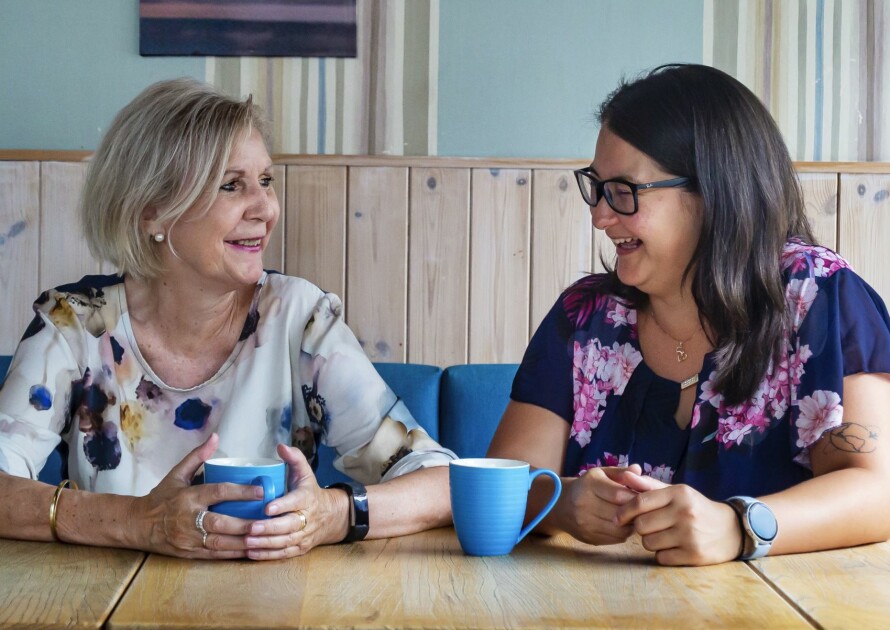 KAFFEKOS: De to damene møtes gjerne flere ganger i måneden, og Susana beskriver ekssvigermoren som en helt uvurderlig samtalepartner.