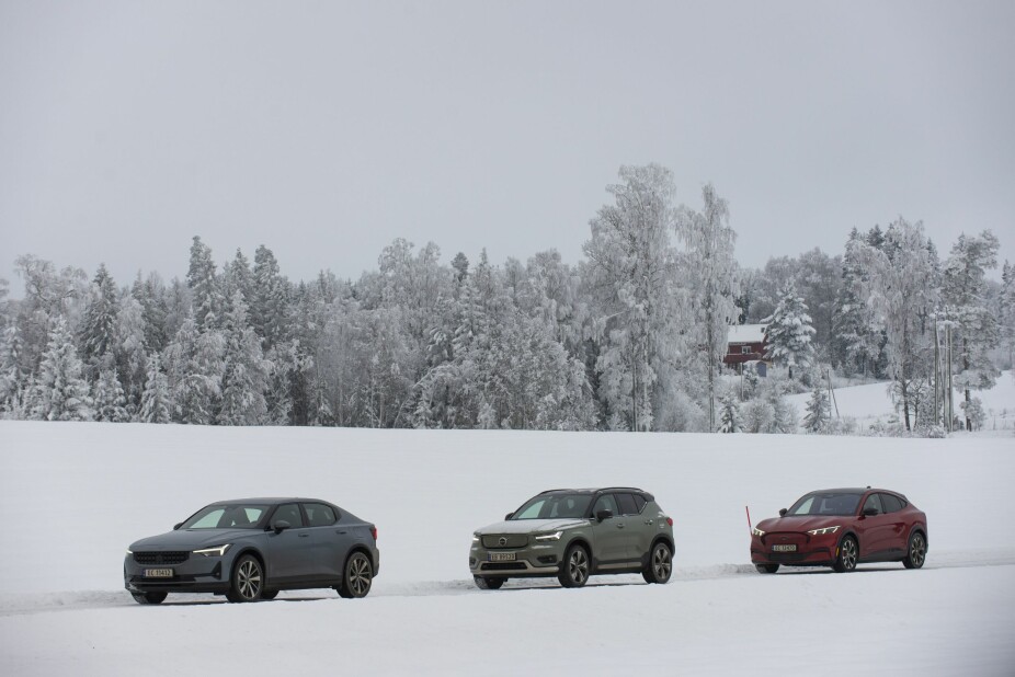 <b>KJØLIG VELKOMST:</b> Polestar 2, Ford Mustang Mach-E og Volvo XC40 P8 Recharge på langtur i kaldt og ugjestmildt Vinter-Norge