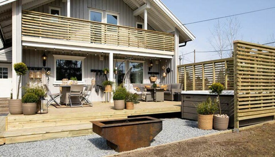 RESULTATET: Ekteparets selvsnekrede platting med utespa fra Sinnasnekker'n.