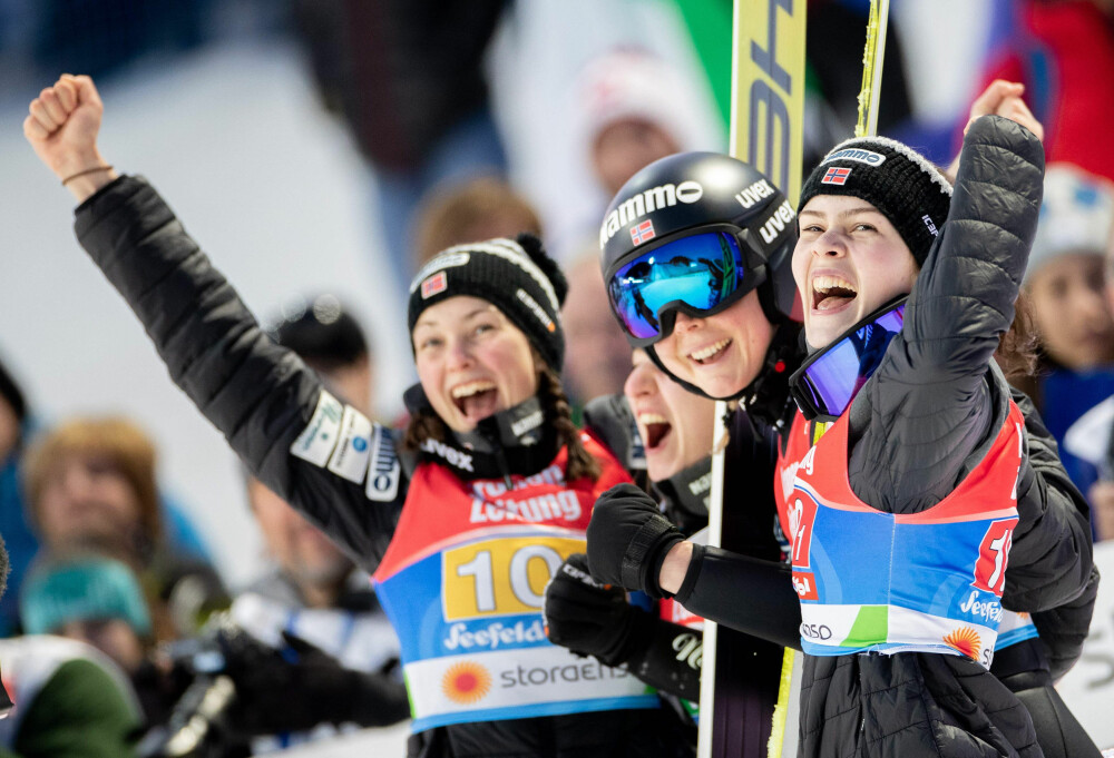 <b>PÅ PALLEN SIST:</b> Norge, med Silje Opseth, Maren Lundby, Anna Odine Strøm og Ingebjørg Bråten, tok bronsen da lagkonkurransen sto på VM-programmet for første gang i 2019.