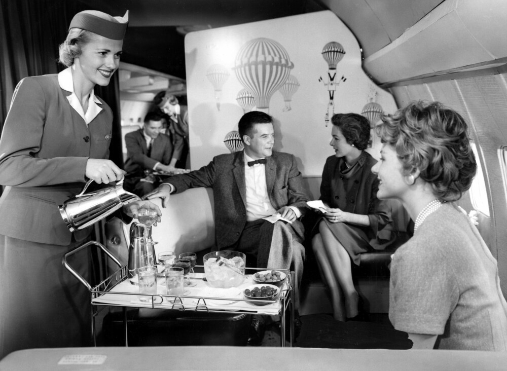 <b>LUKSUS OG HYGGE:</b> Pan Ams Paris-New York-rute bød på pur luksus og pent antrukket cabin crew. Flight 115 den 3. desember 1959 bød først og fremst på filleristende angst.