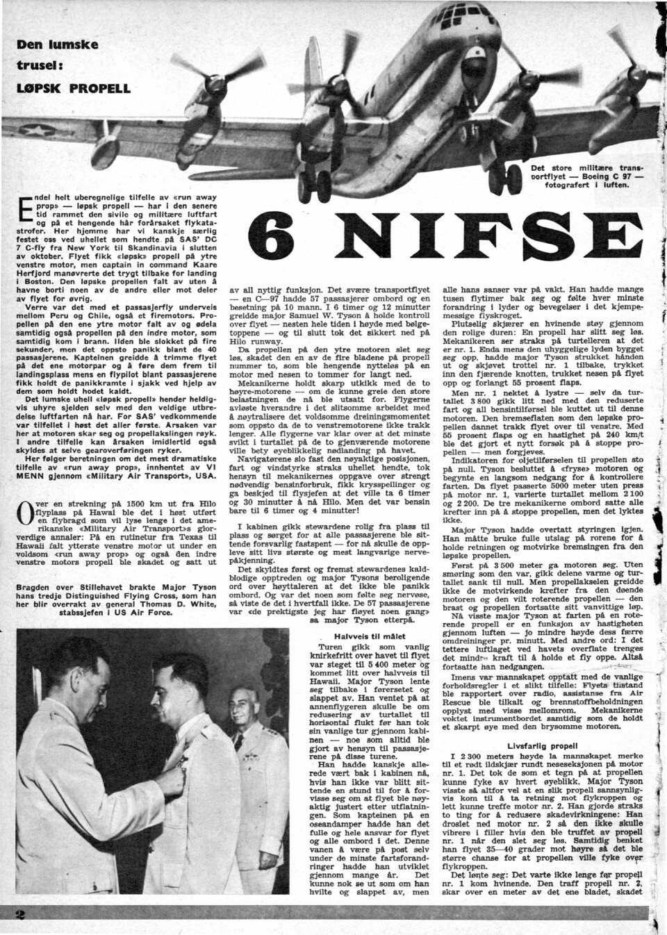 BRAGDEN: Bragden over Stillehavet brakte Major Tyson hans tredje Distinguished Flying Cross, som han her blir overrakt av general Thomas D. White, daværende stabssjef i US Air Force.