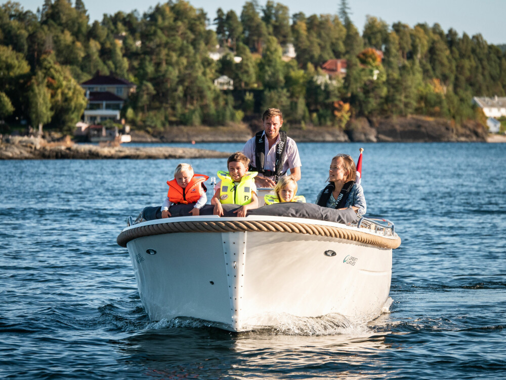 <b>ØNSKER FART:</b> Båtdelingstjenesten Kruser satte i gang med saktegående elbåter. Men ikke helt overraskende ønsket kundene seg mer fart, noe som resulterte i samarbeid med Evoy og Hydrolift. 