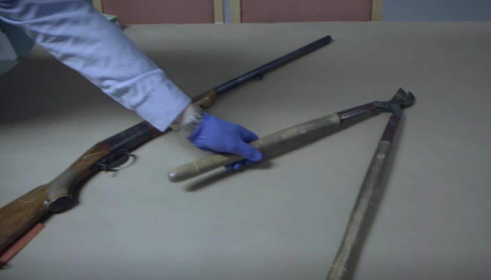 RAMM VAR REDD: Denne haglen kjøpte Ramm 3 måneder før han ble drept. Og den lå klar på senga med ammunisjon. Han ble funnet liggende over rosesaksa.