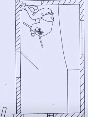 DØDE I ISKALD YTTERGANG: Kripos' tegning av yttergangen der Ramm ble funnet. Han ligger over en blodig rosesaks.
