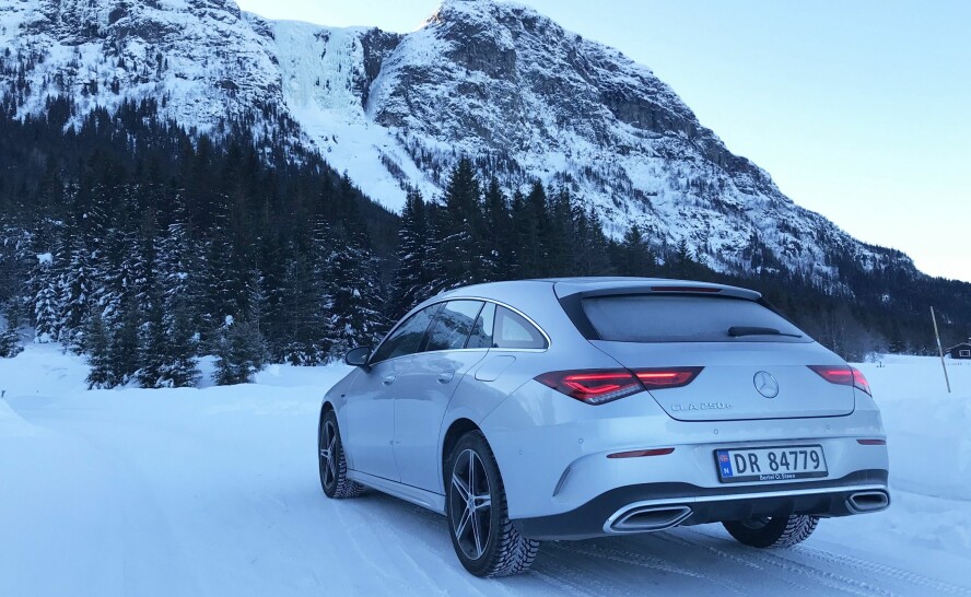 SHOOTING BRAKE: Rammeløse vinduer og en fallene taklinje definerer CLA Shooting Brake.