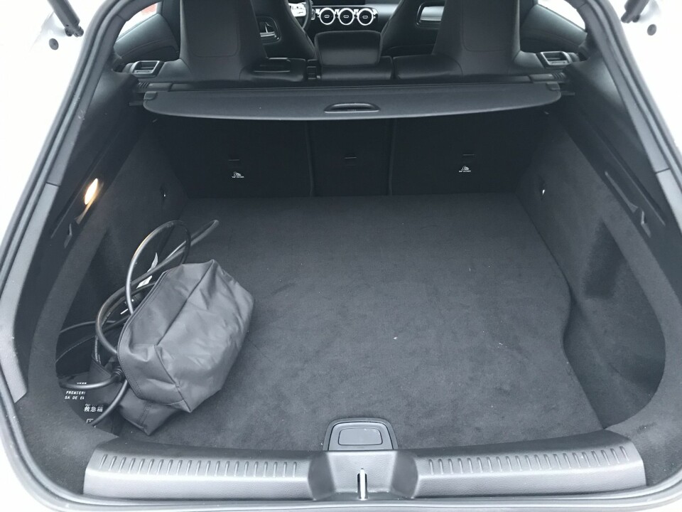 INNLASTING: Lasteåpningen er blitt 23 cm bredere ved å dele baklys-modulene, noe som gjør innlasting lettere enn i forgjengeren. Plug in-hybriden har noe mindre bagasjerom enn de konvensjonelle versjonene.