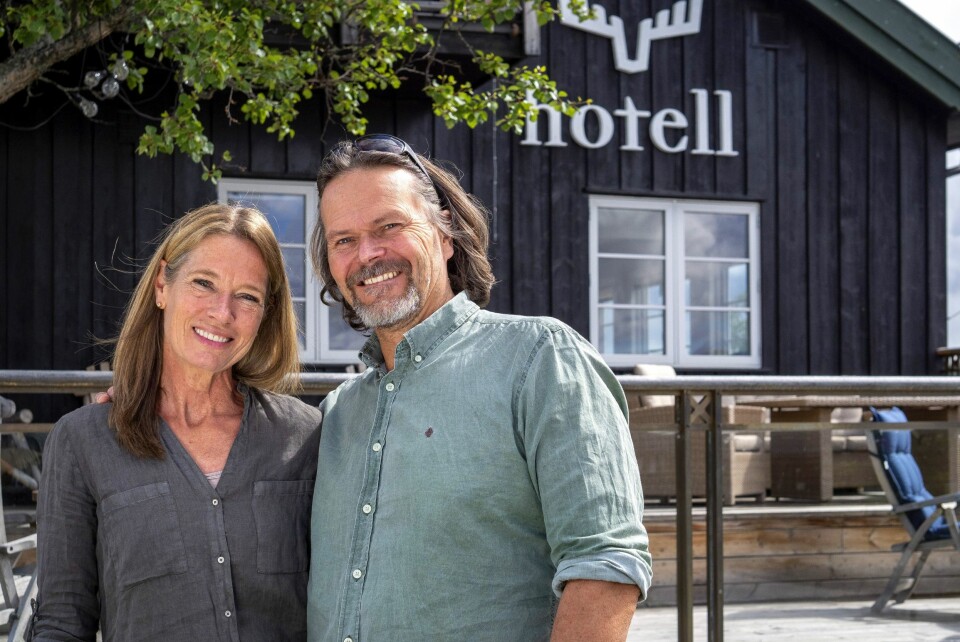 SAMBOERE OG KOLLEGER: – Henrik er fantastisk. Både med tanke på barna og meg, og som kollega på Skåbu Fjellhotell. Han har pusset opp det meste og snekret møbler, og mye av maten som serveres, er hans egen fangst, roser hun.