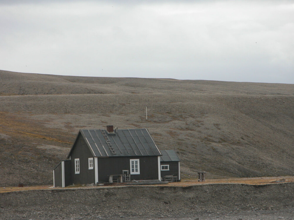 <b>FANGSTRADISJONER:</b> Det er lange tradisjoner for å bedrive fangst på Svalbard. I Villa Fred­heim ved Sassendalen holdt den legendariske fangstmannen Hilmar Nøis til i mange år.
