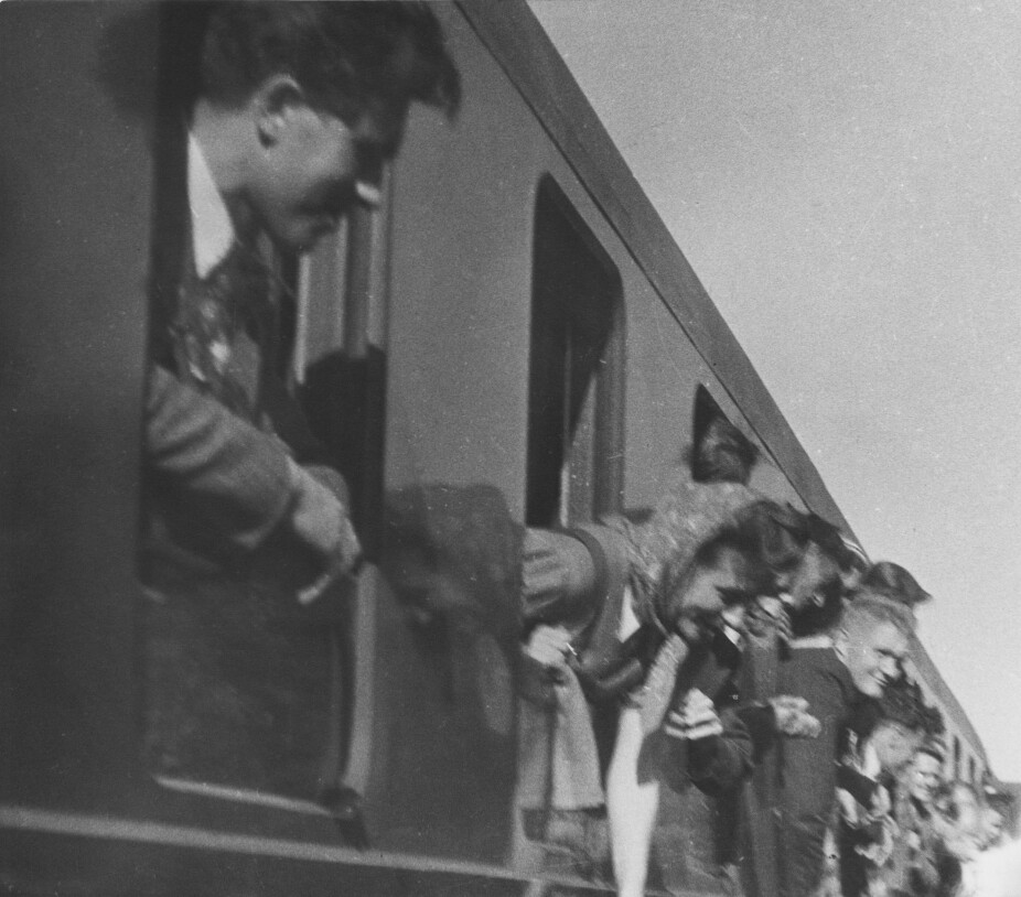 <b>HJEMKOMSTEN:</b> Margrete fotografert da hun kommer med frigjøringstoget til Trondheim 27. mai 1945.