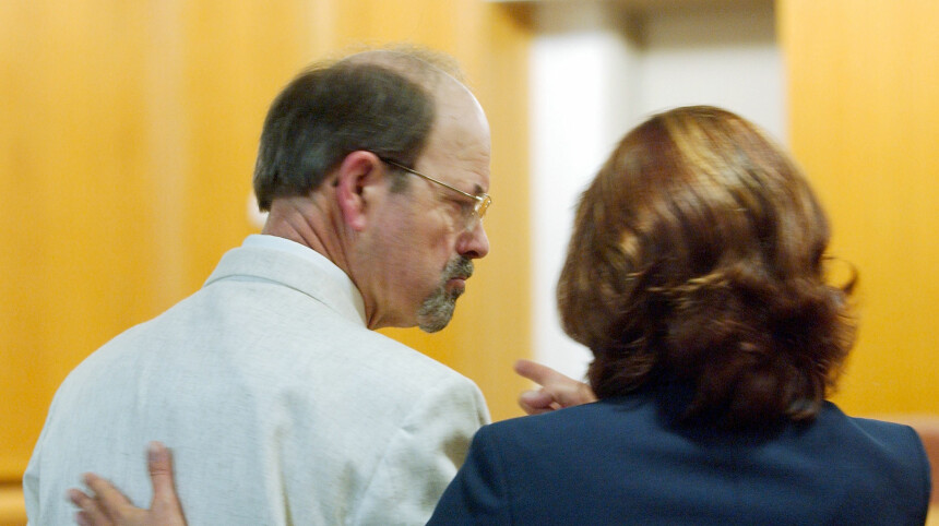 Ingen visste at familiefaren levde et bestialsk dobbeltliv. Så gjorde han en tabbe