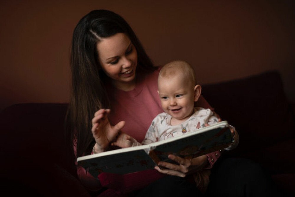 <b>BABYTEGN: </b>Christina Eng Hauge holder foreldrekurs i babytegn. Til daglig kommuniserer hun og sønnen Adam med babytegn, også kjent som tegn til tale.