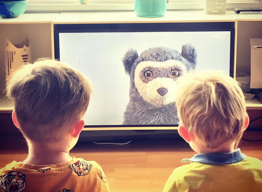 <b>FORSKJELLIGE INDIVIDER:</b> En harmonisk stund foran barne-tv hjemme hos familien Lunde.