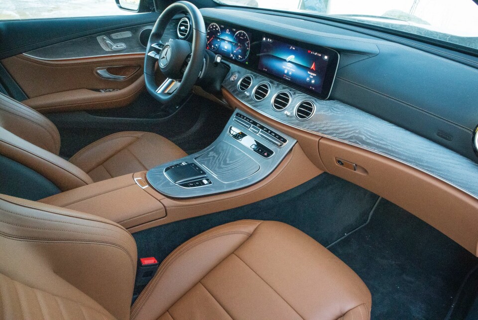 TONER: Fargerikt, ikke bare i valget av skinninteriør, men og med tanke på utforming og grafikk på det digitale dashbordet og betjeningsskjermen.