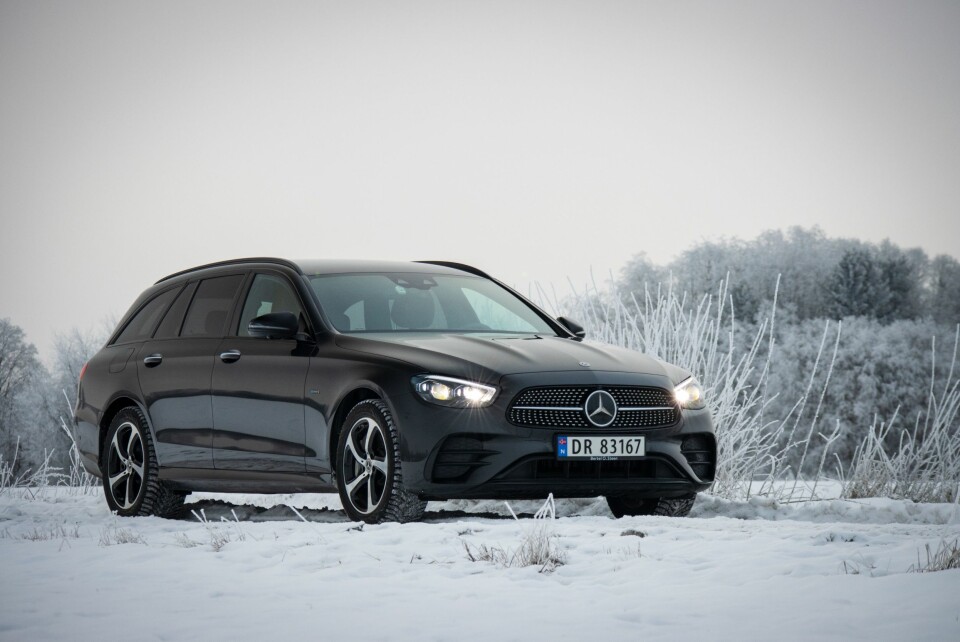 ANSIKTSLØFT: I anledning faceliften har E-klasse fått på plass Mercedes' nye front og hovedlys. Det gir mer dynamikk i designet.