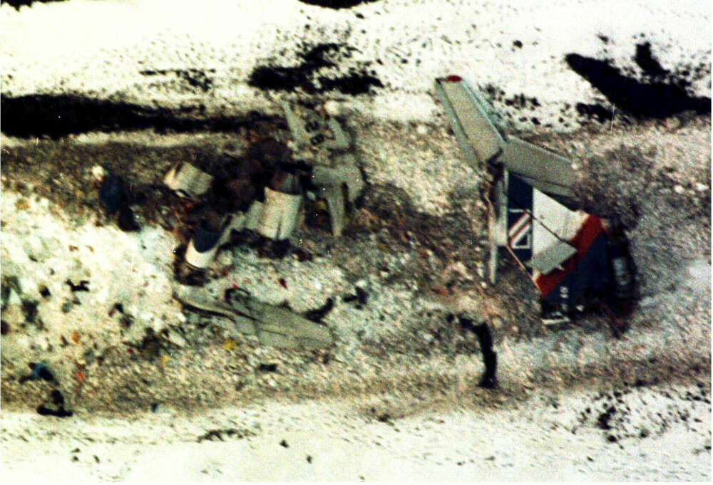 <b>HARDT MØTE:</b> Vraket av det russiske Tupolev-flyet på Operafjellet på Svalbard var knust i småbiter. 