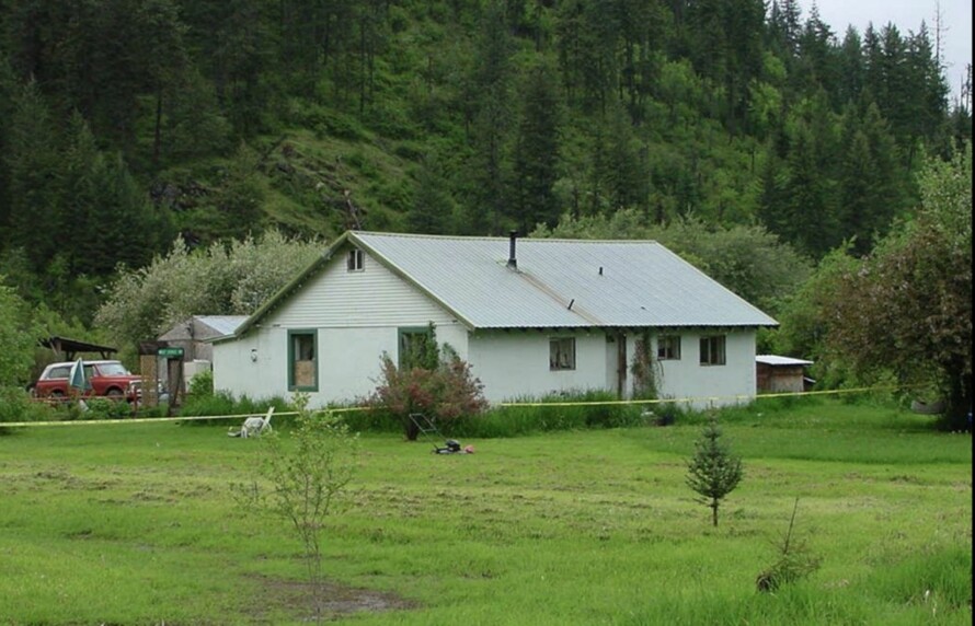 AVSIDES: Familien Groenes hus lå avsides til. Her fikk Joseph Duncan drepe tre familiemedlemmer uforstyrret. Bildet er tatt av politietterforsker Brad Maskell kort tid etter at politiet kom frem til åstedet.