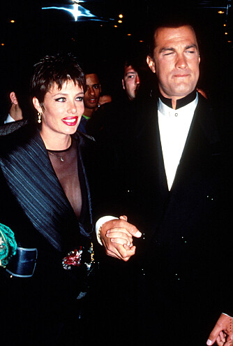 <b>SKJØNN­HETEN OG UDYRET:</b> Kelly med ekte­mannen Steven Seagal i 1991. 