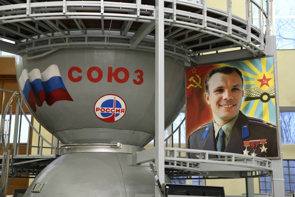 <b>EVIG LIV:</b> Portretter av Juri Gagarin og ritualer som alle romfarere må igjennom i russernes «Stjerneby» holder minnet om den første rom­ferden for 60 år siden i live.