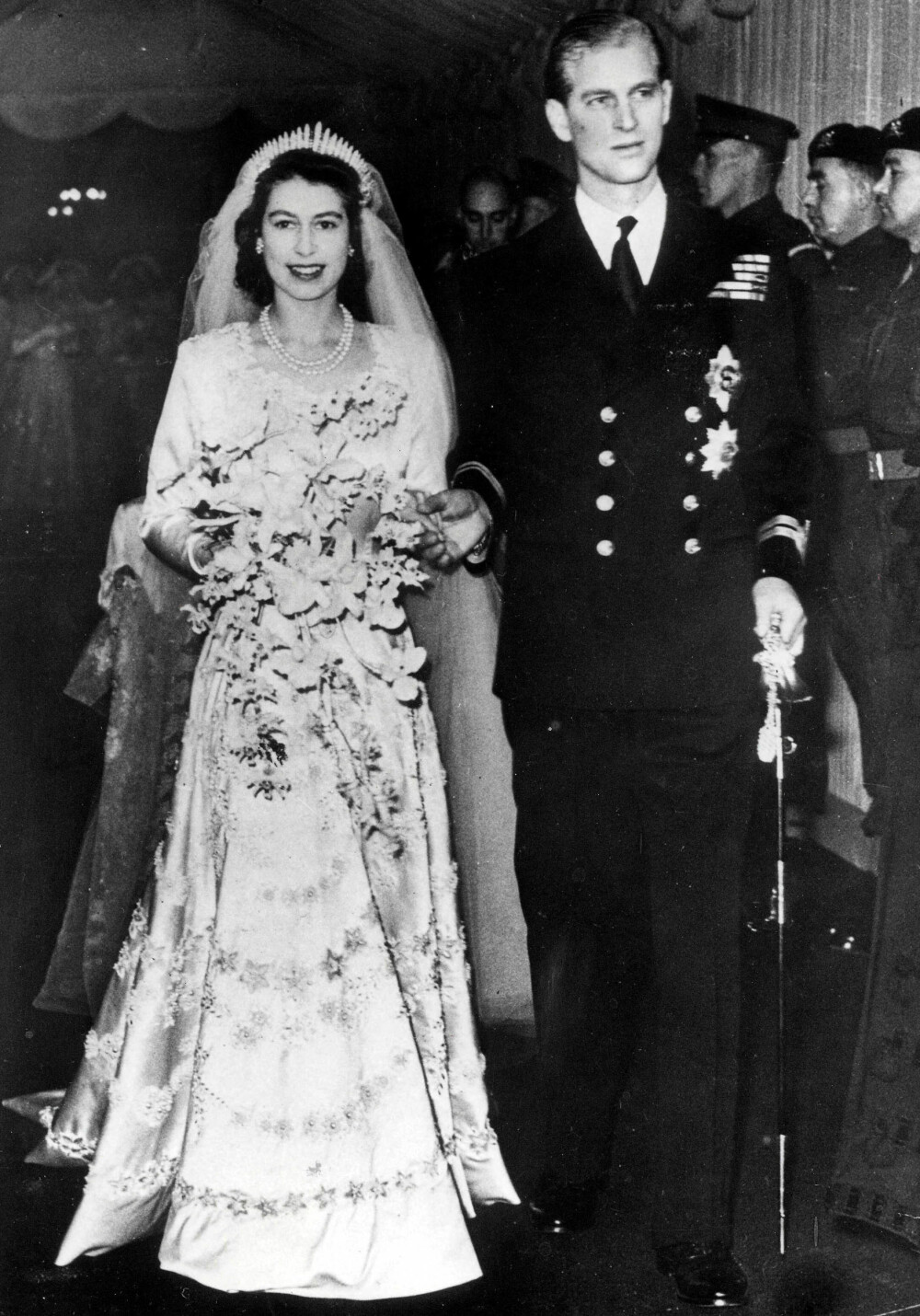 <b>NYGIFT:</b> 20. november 1947 giftet 21 år gamle prinsesse Elizabeth av Storbritannia seg med den fem år eldre Philip Mountbatten i Westminster Abbey. Brudekjolen var laget av den britiske motedesigneren Norman Hartnell og hadde 10 000 perler.