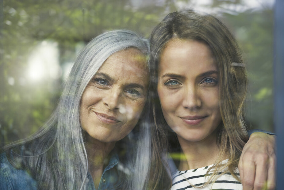 GENETISK: Grått hår går ofte i arv, så hvis din mor er hvit i håret, kan det godt hende du blir det også.