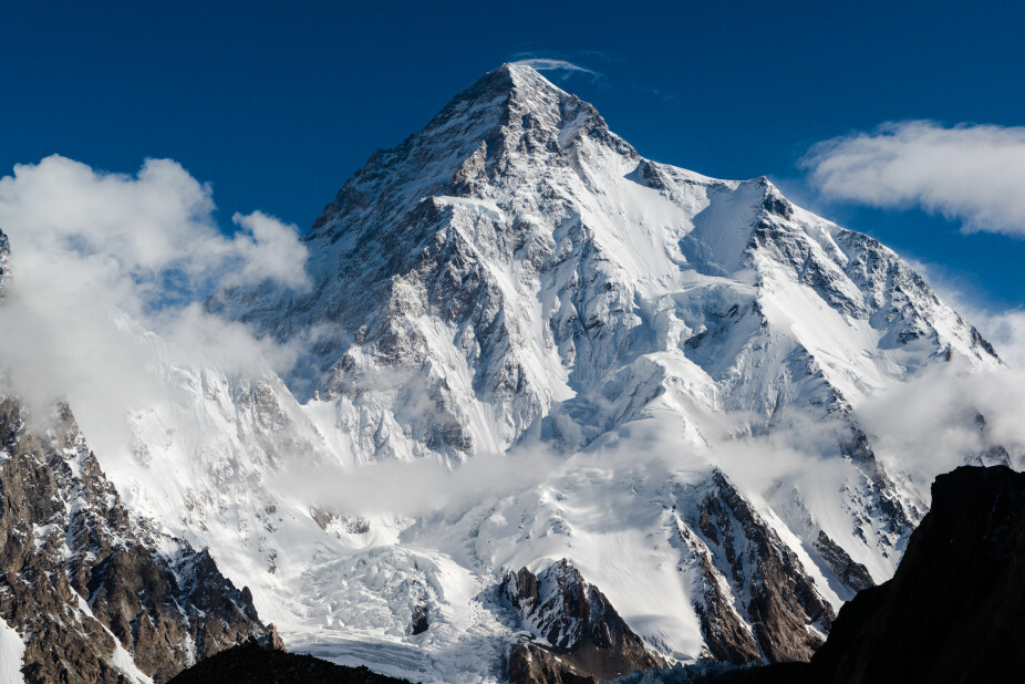 MEKTIG OG FRYKTET: Sagnomsuste K2 sett fra Broad Peak basecampen på Baltoro-isbreen i Pakistan.