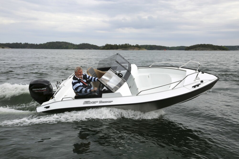 <b>TESTET SILVER BEAVER BR:</b> Beaver BR er den minste av Silvers båter. Den inngår i Y-serien, som kombinerer et robust aluminiums­skrog med innredning av forseggjort glassfiberarmert polyesterplast.