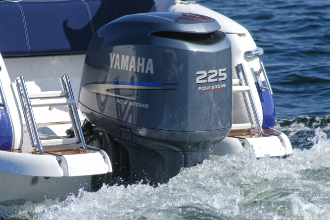 <b>NY TEKNIKK:</b> På starten av 2000-tallet gjorde kraftigere utenbordsmotorer sitt inntog. Det ga båt­konstruktørene nye muligheter, godt utnyttet i Ibiza 24 Touring. 