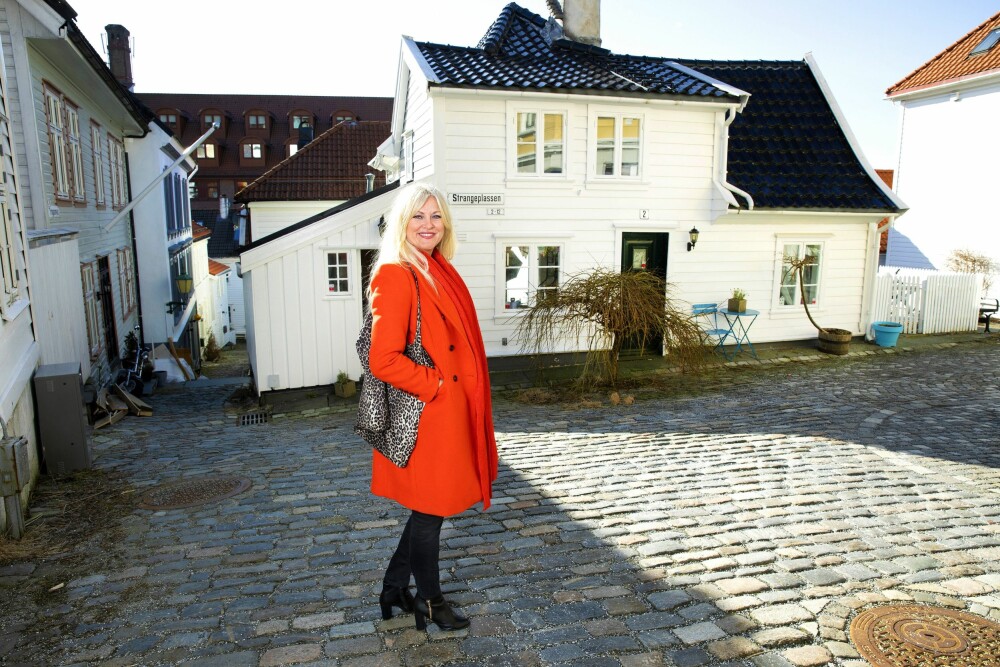 <b>BERGENS-IDYLL:</b> I åtte år har Eli Kari bodd i dette sjarmerende huset. Annenhver uke bor sønnen Nikolai her, mens ektemannen Tom bor i sitt eget hus i Drammen.