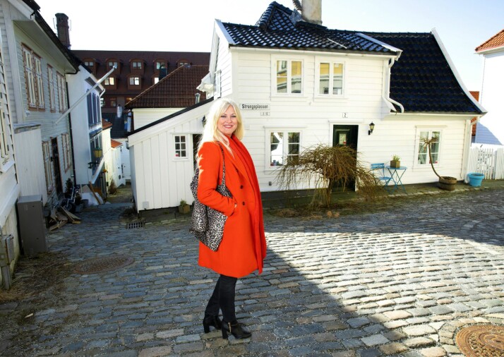 BERGENS-IDYLL: I åtte år har Eli Kari bodd i dette sjarmerende huset. Annenhver uke bor sønnen Nikolai her, mens ektemannen Tom bor i sitt eget hus i Drammen.