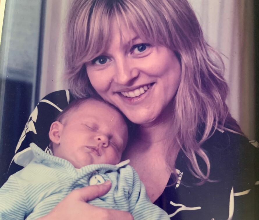 HIMMEL OG HELVETE: Som 34-åring ble Eli Kari mamma til sønnen Nikolai. – Det var selvfølgelig helt fantastisk å få barn, men han hadde kolikk i syv måneder. Det var et helvete før han plutselig ble rolig. Det har vært fantastisk kjekt å bli mamma til «Nikken», smiler hun.