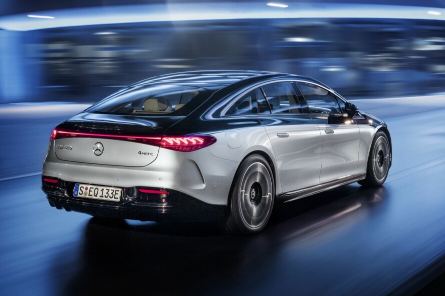 LYD: Innvendig blir det mulig å få lyden av en forbrenningsmotor, komponert av lydekspertene i Mercedes-EQ.