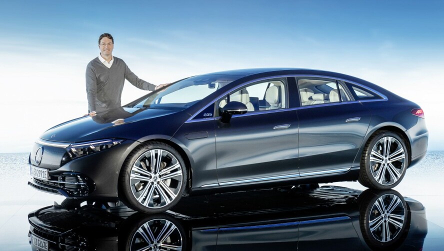 SAMMEN MED SJEFEN: Mercedes EQS sammen med svenske Ola Källenius, sjef for Daimler AG og Mercedes-Benz AG.