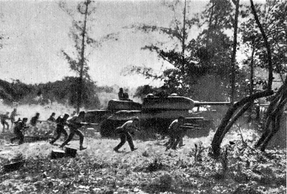 <b>MOTANGREPET:</b> Støttet av blant annet sovjetiske T-34 stridsvogner og kubansk milits gikk den kubanske hæren til motangrep og nedkjempet invasjonen i løpet av tre dager.