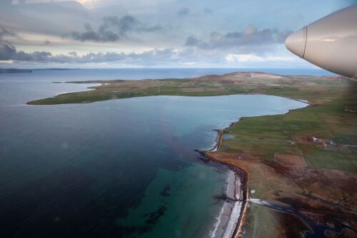 <b>UTSIKT:</b> Flyturen er kort, men utsikten over Westray-øyene er storslagen.
