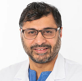 Dr. Asad Ali ved Ale­ris sy­ke­hus i Oslo.