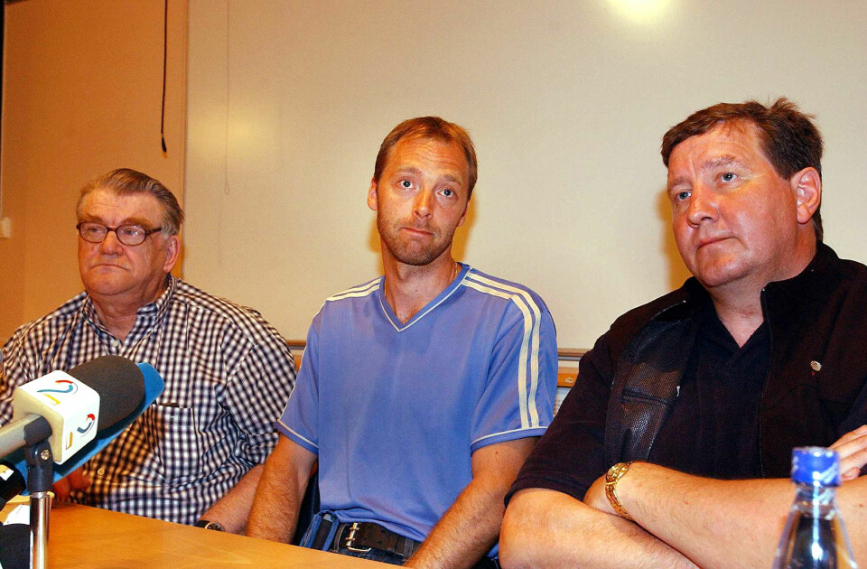 BEKLAGET: Mika Myllylä møtte Ski-Norge to år etter dopingskandalen i Finland og ba om unnskyldning. Her med manageren Bror Erik Prest (t.v.) og Kjell Dahle fra Meråker aktivitet.
