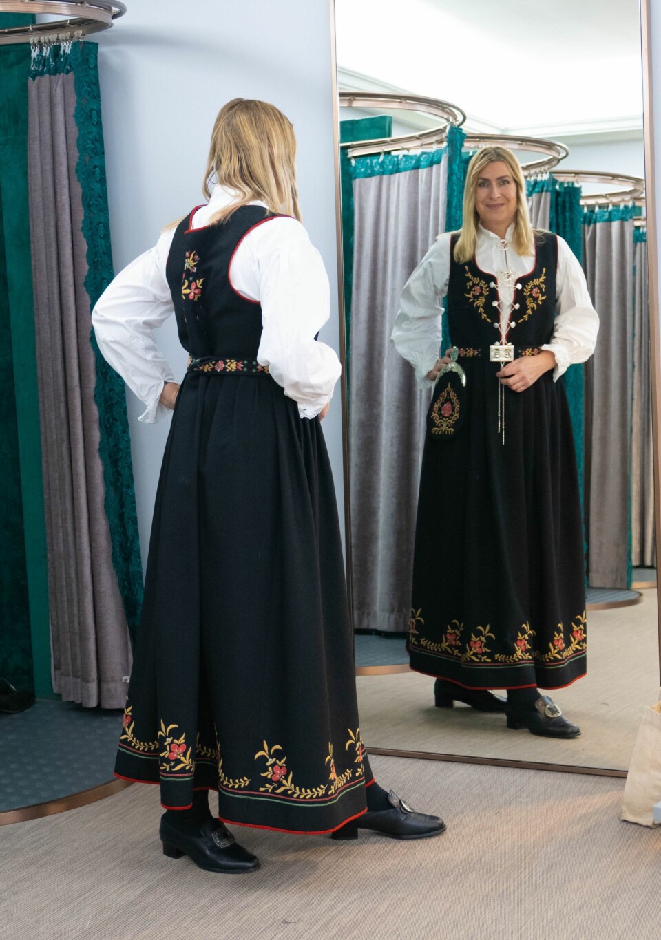 BUSKERUDBUNAD? Jeg bodde i Kongsberg fra jeg var 10 til jeg var 20 år. Nedre Buskerudbunad er derfor et alternativ. Skulle jeg velge den?