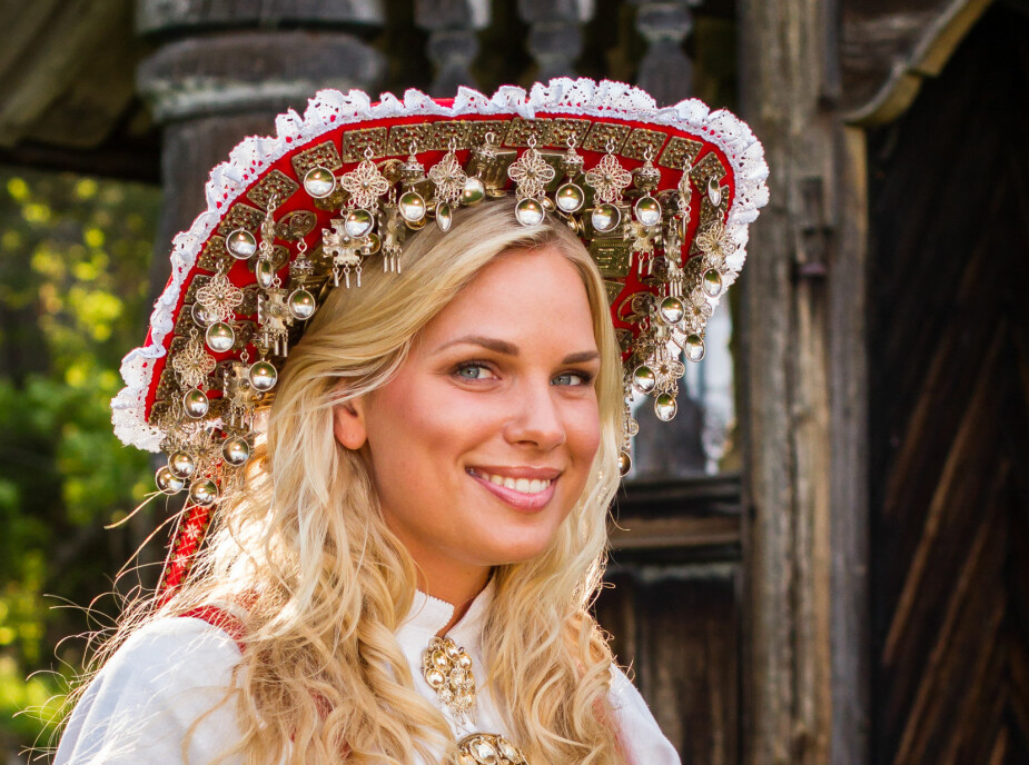 <b>Brudelad:</b> Brudekrone og brudelad har blitt brukt i Telemark i fler e århundrer.