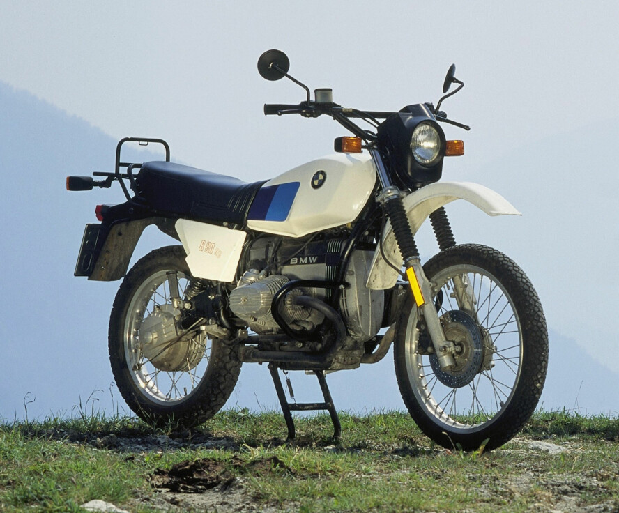 TERRENG OG GATE: For 40 år siden lanserte BMW en gateversjon av «Paris-Dakar»-raceren. R 80 G/S het den. Den gang skjønte ikke alle poenget, men G/S ble forløperen til det som i dag er verdens mest populære motorsykkelklasse.